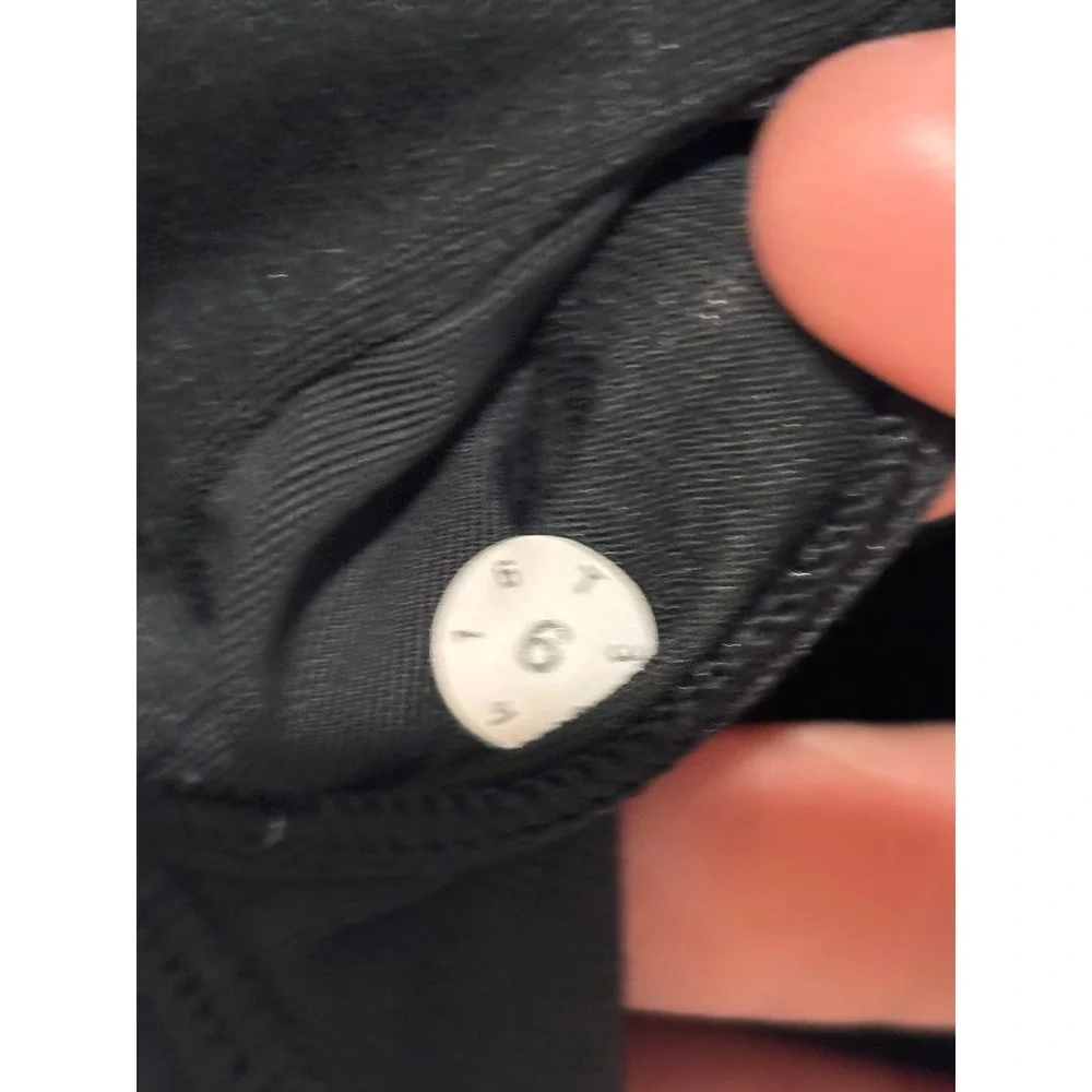 Lululemon Gear Up Navy black Mesh High Neck Racerback Sports Bra Sz 6 athleisure